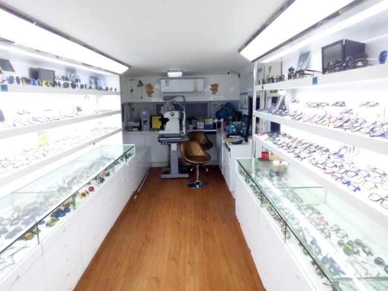 視力矯正相關(guān)服務(wù)與設(shè)備指南 移動驗(yàn)光車、手術(shù)費(fèi)用及眼鏡銷售